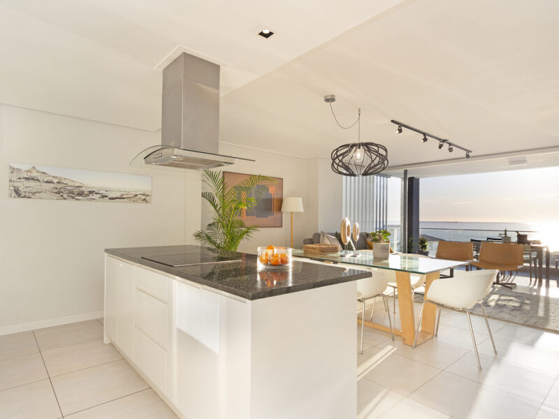 Whale Watcher- stylish Bantry Bay 2 bedroom with beautiful ocean views