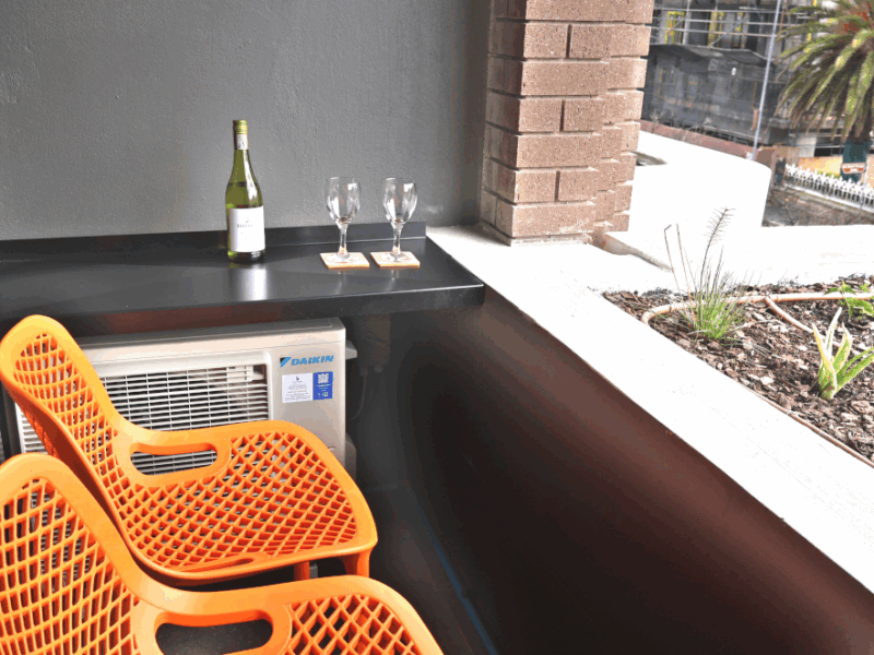 RoseWood.Casa in Sea Point, pool, parking, walk to beach and restaurants