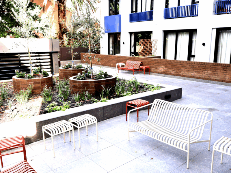 RoseWood.Casa in Sea Point, pool, parking, walk to beach and restaurants