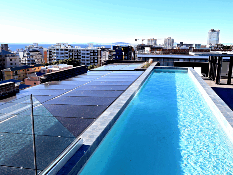 RoseWood.Casa in Sea Point, pool, parking, walk to beach and restaurants