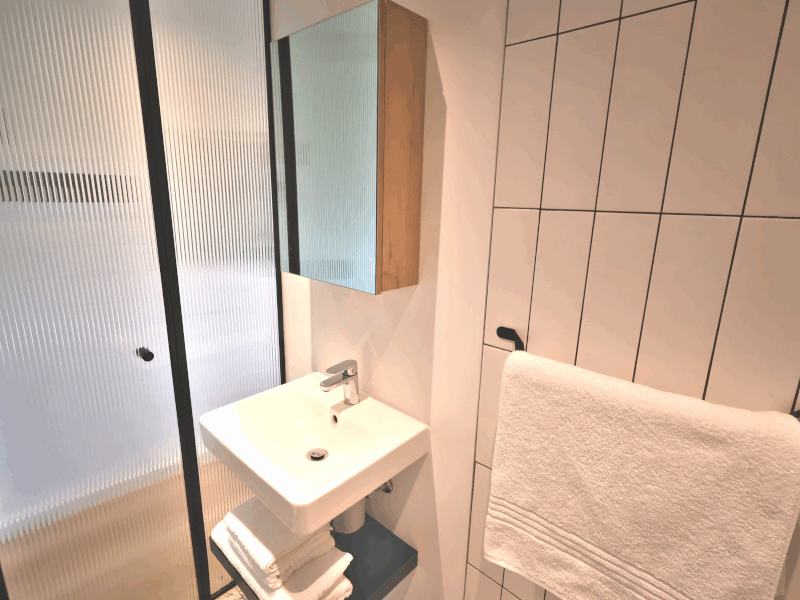 RoseWood.Casa in Sea Point, pool, parking, walk to beach and restaurants