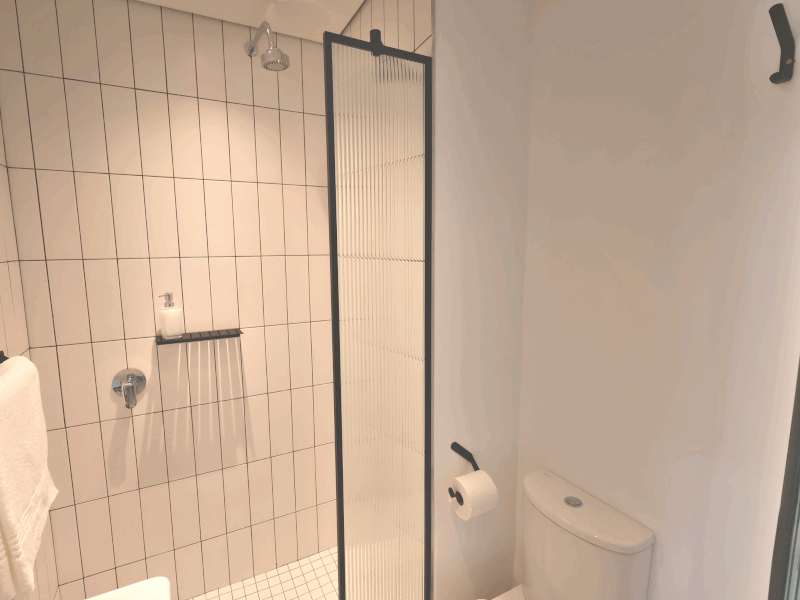 RoseWood.Casa in Sea Point, pool, parking, walk to beach and restaurants