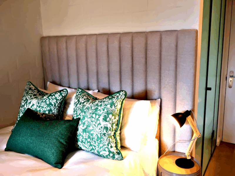RoseWood.Casa in Sea Point, pool, parking, walk to beach and restaurants