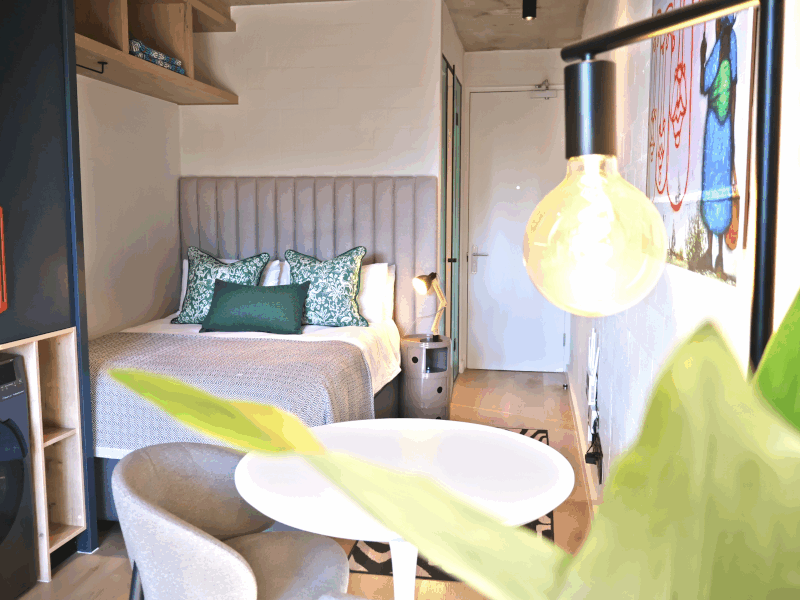 RoseWood.Casa in Sea Point, pool, parking, walk to beach and restaurants