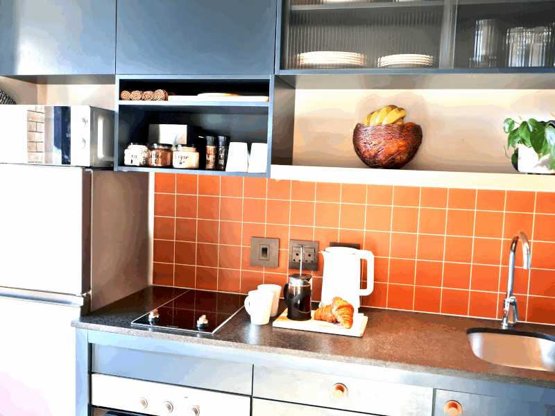 RoseWood.Casa in Sea Point, pool, parking, walk to beach and restaurants