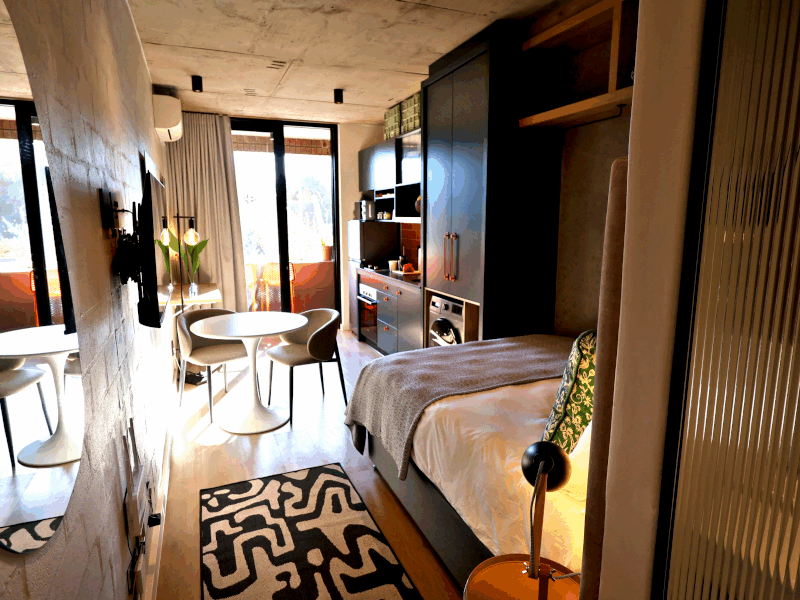 RoseWood.Casa in Sea Point, pool, parking, walk to beach and restaurants