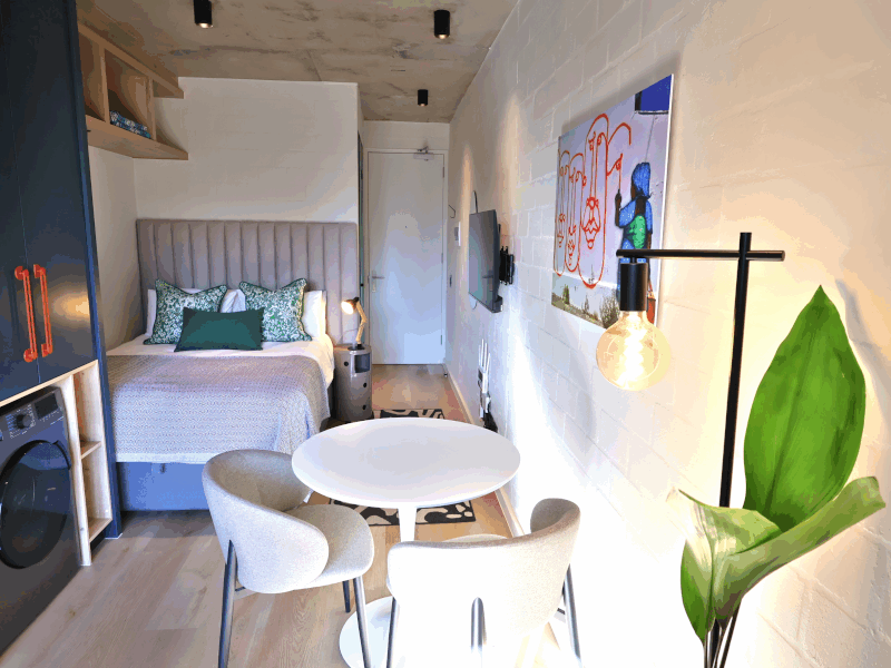 RoseWood.Casa in Sea Point, pool, parking, walk to beach and restaurants