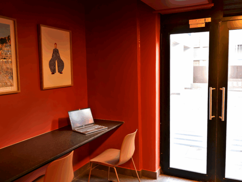 RoseWood.Casa in Sea Point, pool, parking, walk to beach and restaurants
