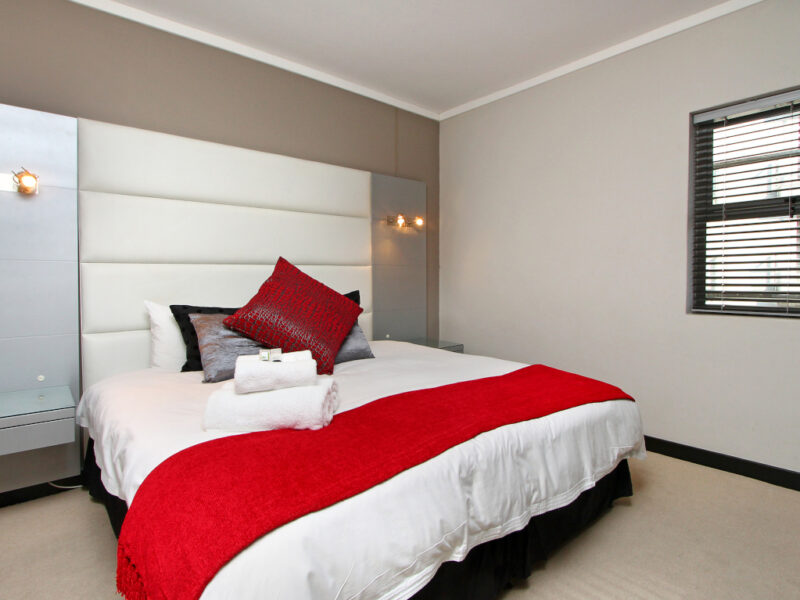 Close to V&A, elec 24/7, WIFI, pool