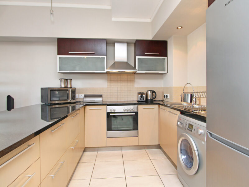 Good WIFI, Central, Pool, AC, Large discounts