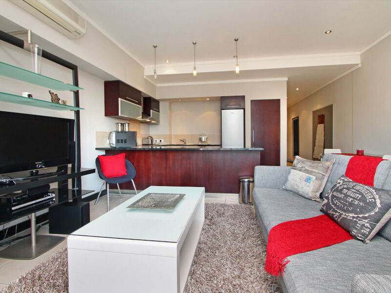 Close to V&A, elec 24/7, WIFI, pool