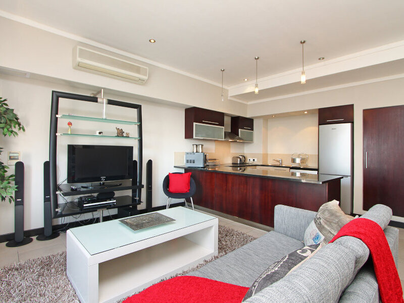 Good WIFI, Central, Pool, AC, Large discounts