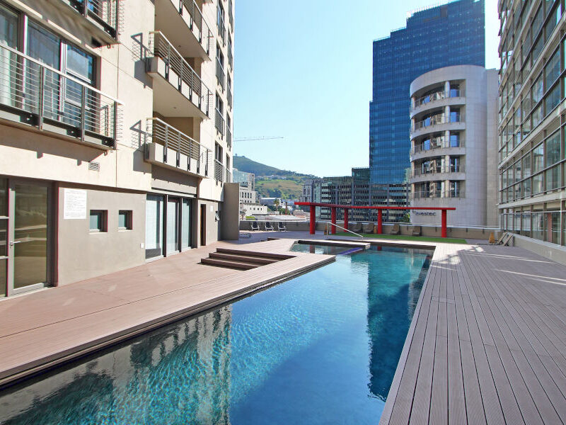 Good WIFI, Central, Pool, AC, Large discounts