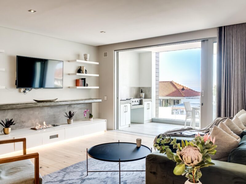 Sea Point 2 bedrooms, roof top pool, private terrace