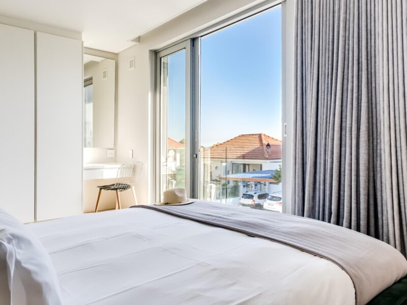 Sea Point 2 bedrooms, roof top pool, private terrace