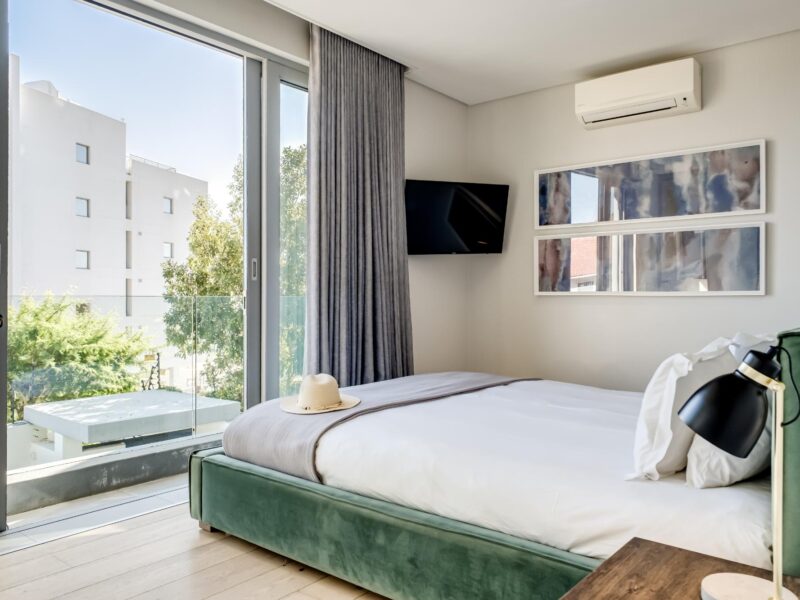 Sea Point 2 bedrooms, roof top pool, private terrace