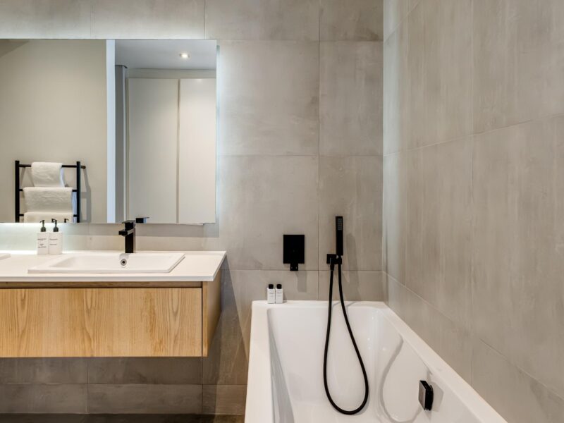 Sea Point 2 bedrooms, roof top pool, private terrace