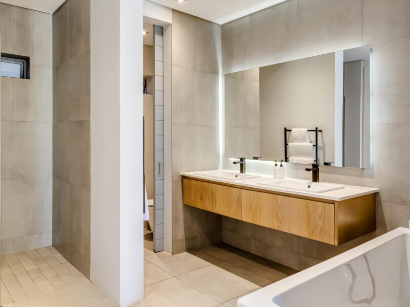 Sea Point 2 bedrooms, roof top pool, private terrace