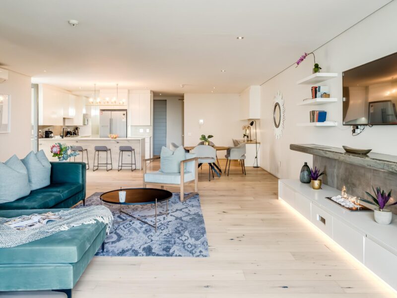 Sea Point 2 bedrooms, roof top pool, private terrace