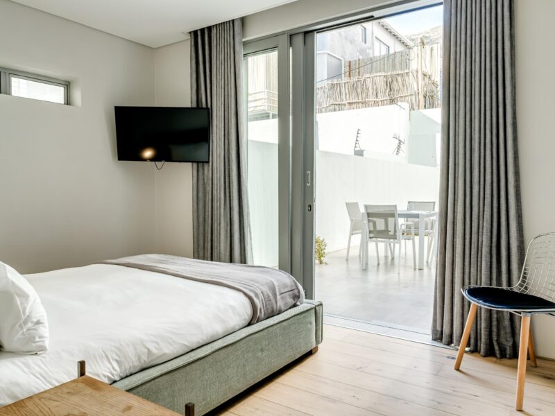 Sea Point 2 bedrooms, roof top pool, private terrace