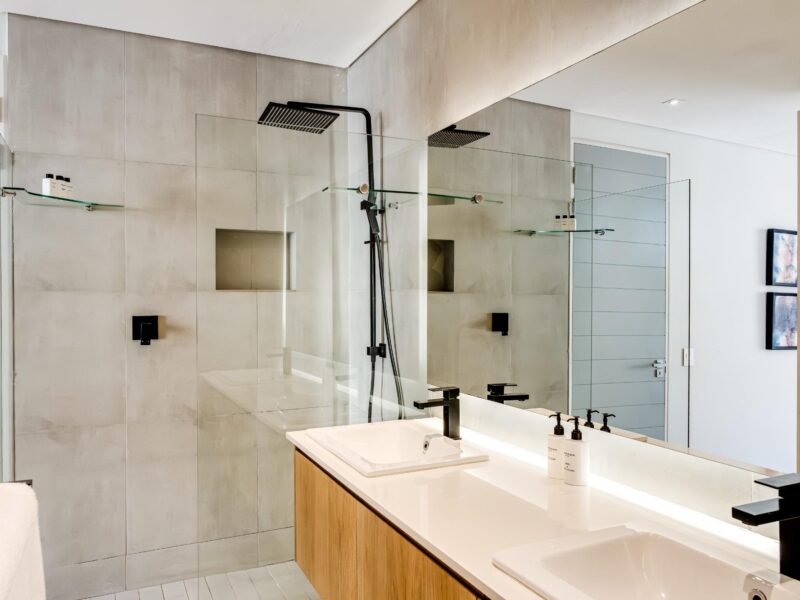 Sea Point 2 bedrooms, roof top pool, private terrace