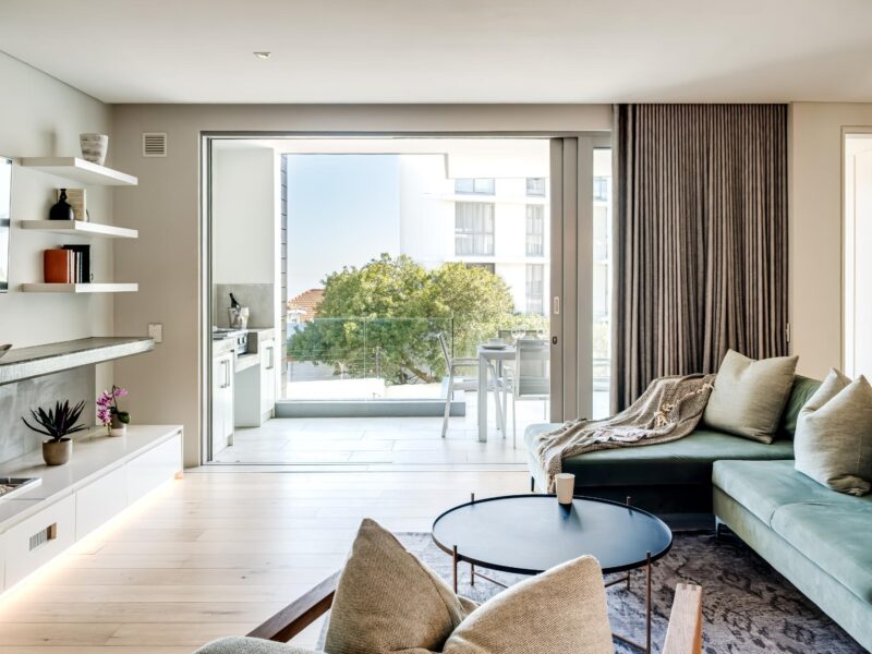 Sea Point 2 bedrooms, roof top pool, private terrace