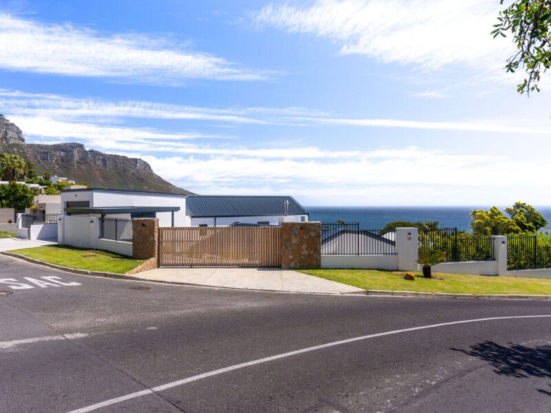 Villa Clarity - Luxury 4-Bedroom Pool Villa with Ocean & Mountain Views